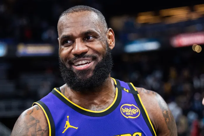 勒布朗·詹姆斯（LeBronJames）以18個季后賽賽季追平卡里姆和鄧肯，接近歷史紀(jì)錄。