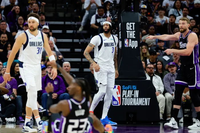 達拉斯小牛隊在生死戰(zhàn)中展現(xiàn)出驚人戰(zhàn)斗力，以120-106力克薩克拉門托國王隊，成功晉級入圍賽最后一輪。