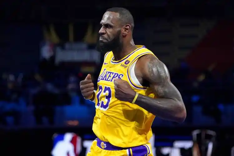 NBA直播-勒布朗?詹姆斯計(jì)劃與湖人續(xù)約兩年，籃球傳奇延續(xù)