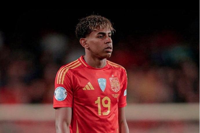 巨星格局！17歲亞馬爾向全隊(duì)宣布：只要法蒂在，我不穿10號(hào)