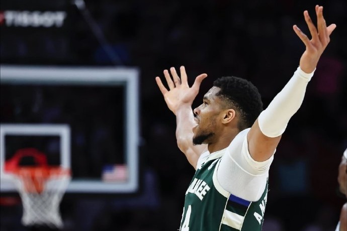 字母哥堅(jiān)守密爾沃基：短期內(nèi)無(wú)意離隊(duì)開(kāi)啟新征程