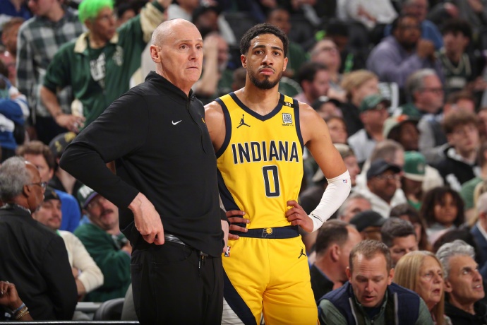 卡萊爾堅定聲援福斯特：力挺裁判背后的信任與理解