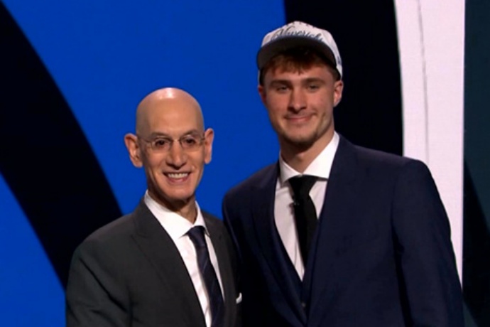 獨(dú)行俠用狀元簽選中庫(kù)珀·弗拉格：未來(lái)巨星的崛起