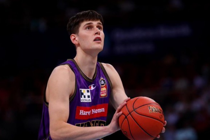 圖希夏聯(lián)首秀表現(xiàn)低迷，勇士慘敗熱火