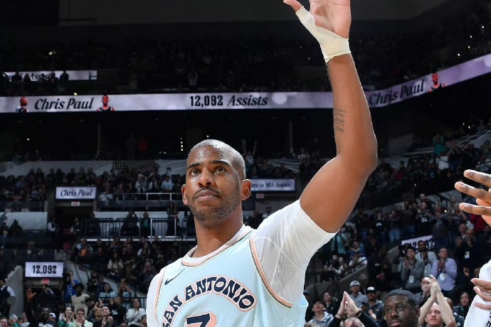 保羅身著3號球衣亮相：回歸快船