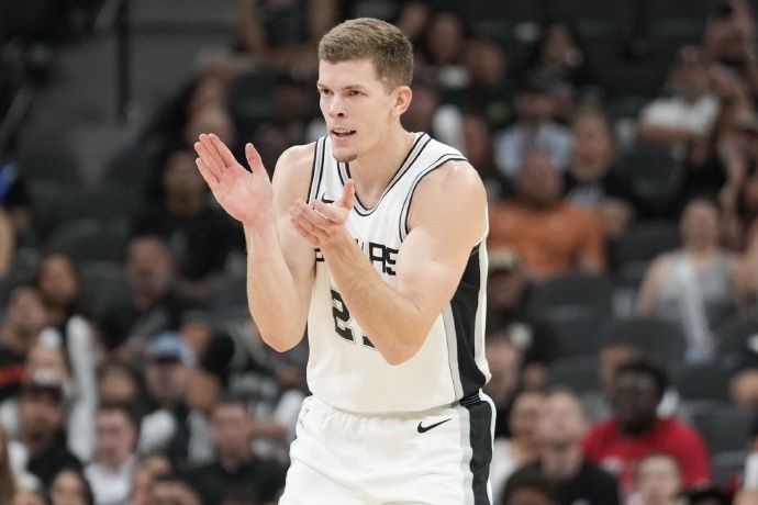 馬刺隊(duì)官宣續(xù)約英格拉姆與米尼克斯，充實(shí)雙向合同陣容