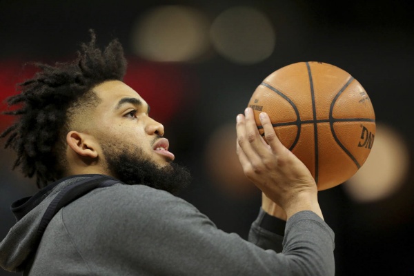 尼克斯與唐斯續(xù)約僵局破冰？合同規(guī)?；虮燃绮伎艘?lián)盟熱議