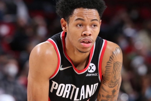 安芬尼-西蒙斯留隊懸念揭曉：綠軍新賽季后場火力或將升級