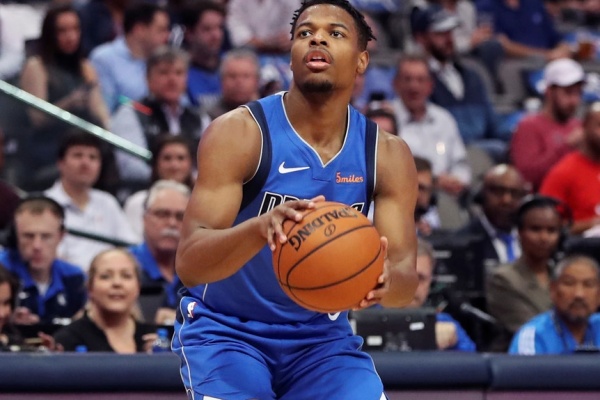 七年漂泊終回家！小丹尼斯-史密斯一年合約重返獨行俠